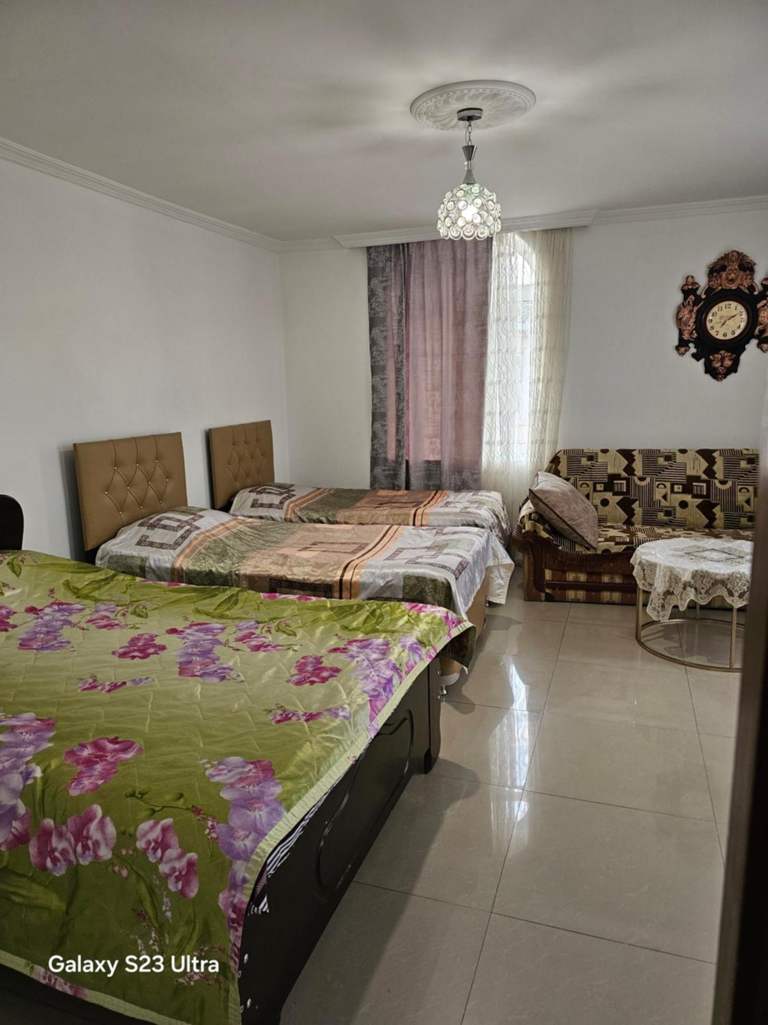 Home Batumi Eksteriør billede