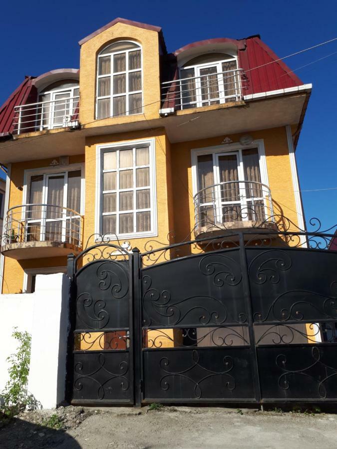 Home Batumi Eksteriør billede